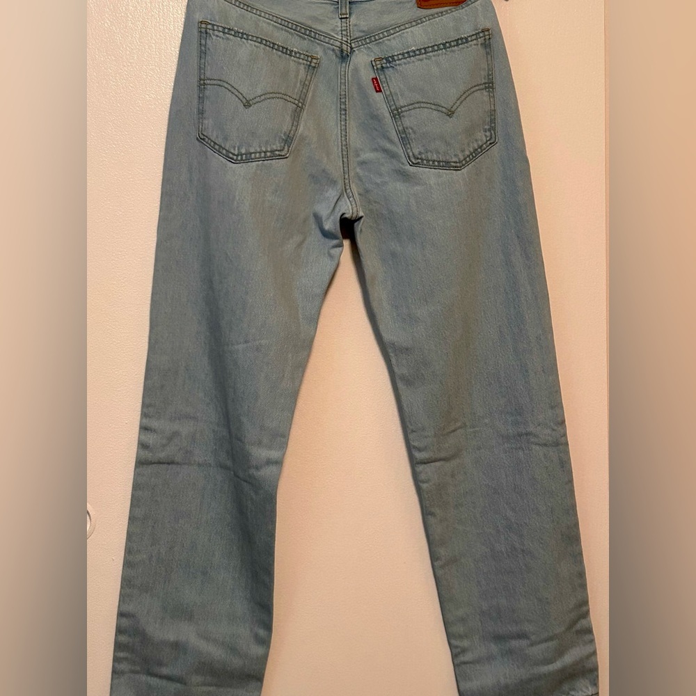 Levi's - Picture 2 of 6